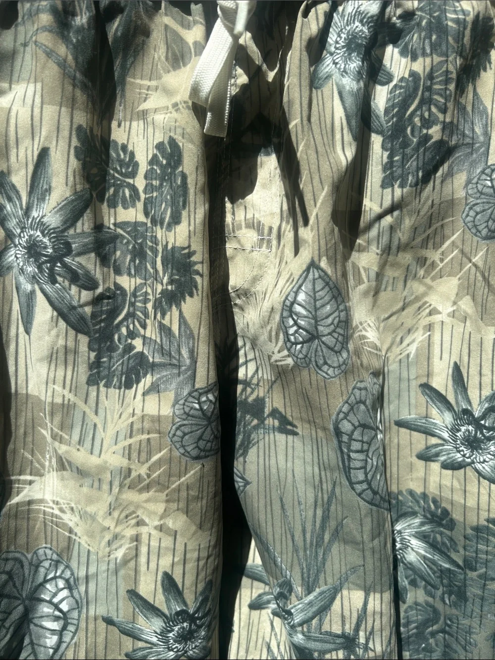 Men's Floral Drawstring Swim Trunks - Beige & Gray
